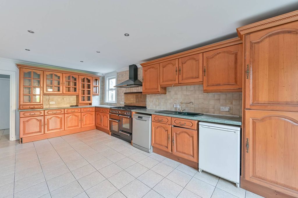 Property photo 3 of 42