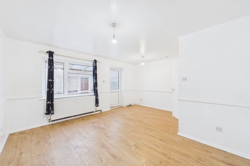 Property photo 3 of 10 Picture No. 02