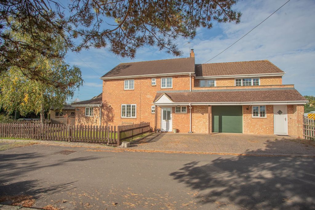 Property photo 1 of 24