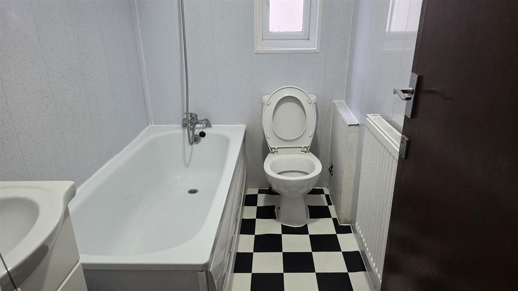 Property photo 3 of 6 20251217_111419.Jpg