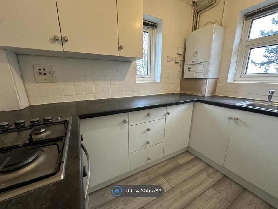 Property photo 3 of 10 Kitchen