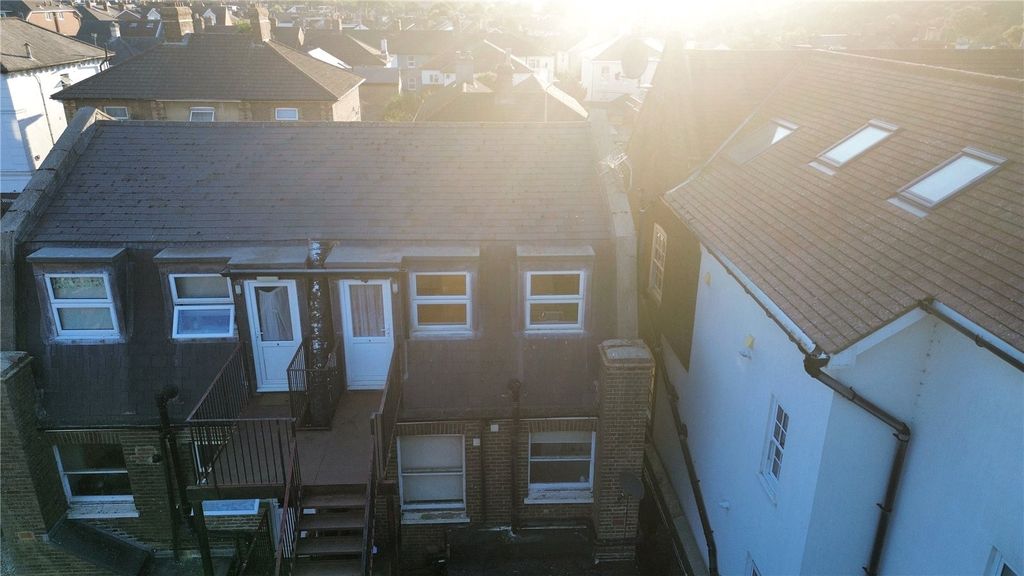 Property photo 2 of 16 Picture No. 23