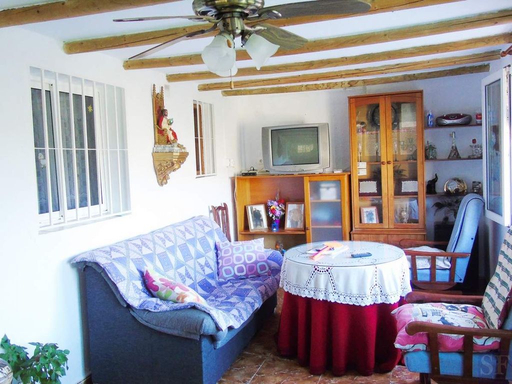 Property photo 2 of 20