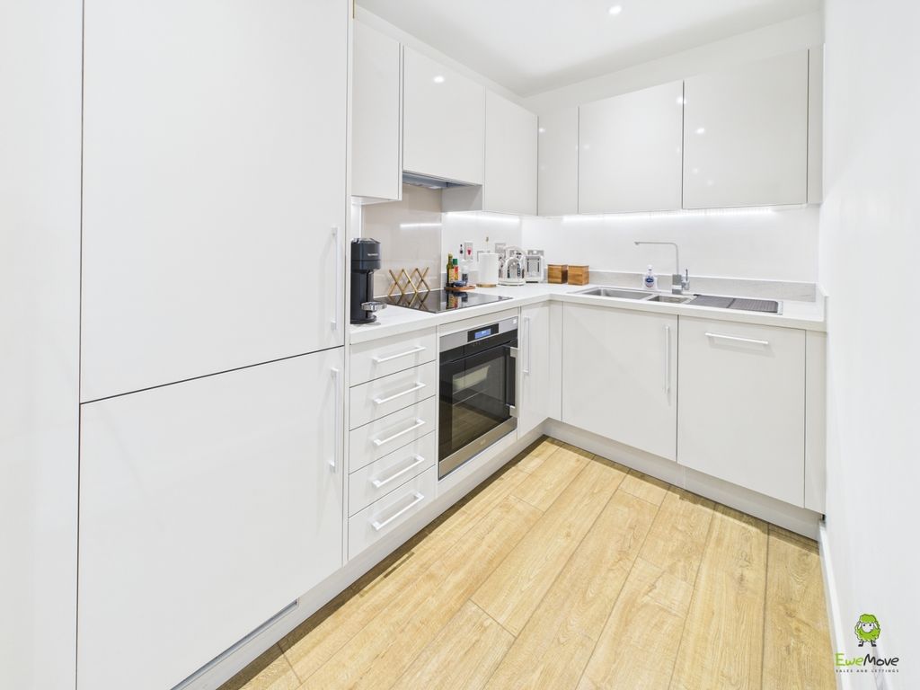 Property photo 2 of 10 For Sale With Clinton Crawford - Ewemove Bexleyhea