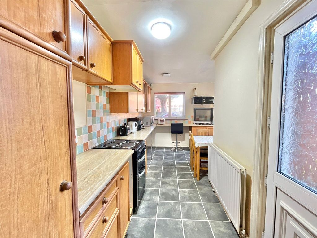 Property photo 3 of 17 Kitchen