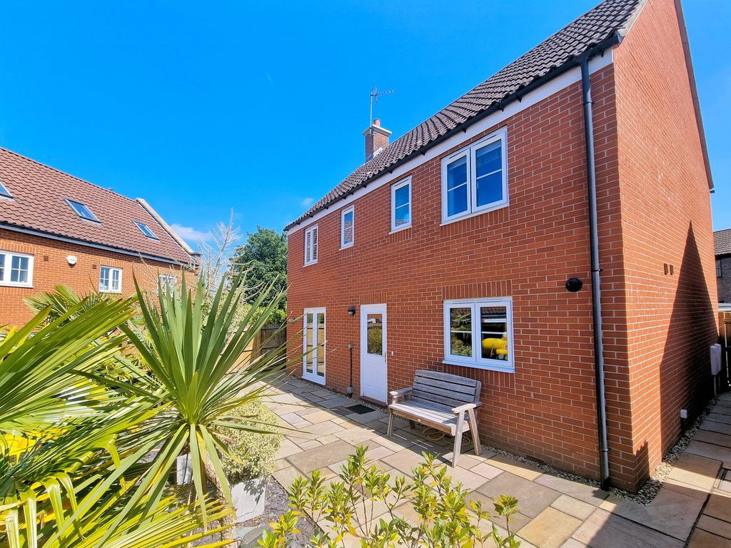 Property photo 2 of 18