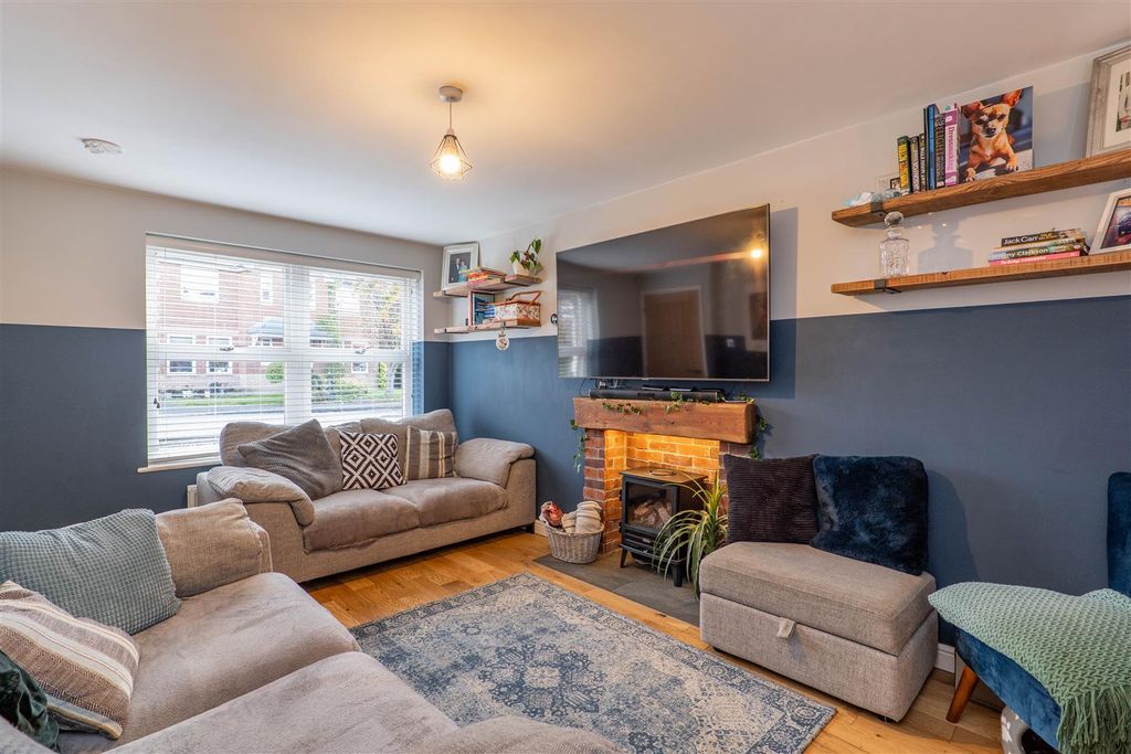 Property photo 2 of 29 Lounge