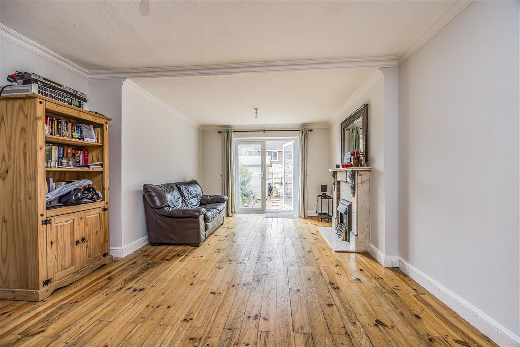 Property photo 3 of 16 Spencer Road, Emsworth-Porticomarketing-Nexa-10.Jp