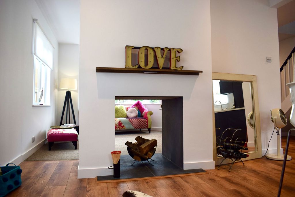 Property photo 2 of 21