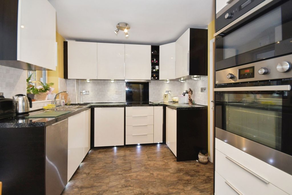 Property photo 2 of 20 Pbox-Img.Jpg