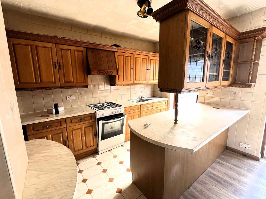 Property photo 3 of 13 Img_4435