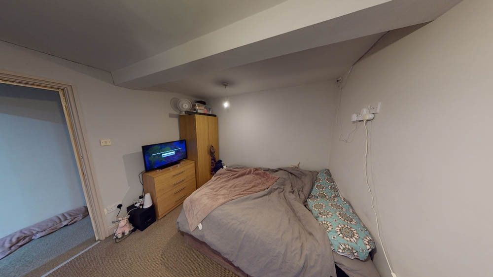 Property photo 3 of 17 A Cozy Bedroom With A Double Bed Topped With A Bla...