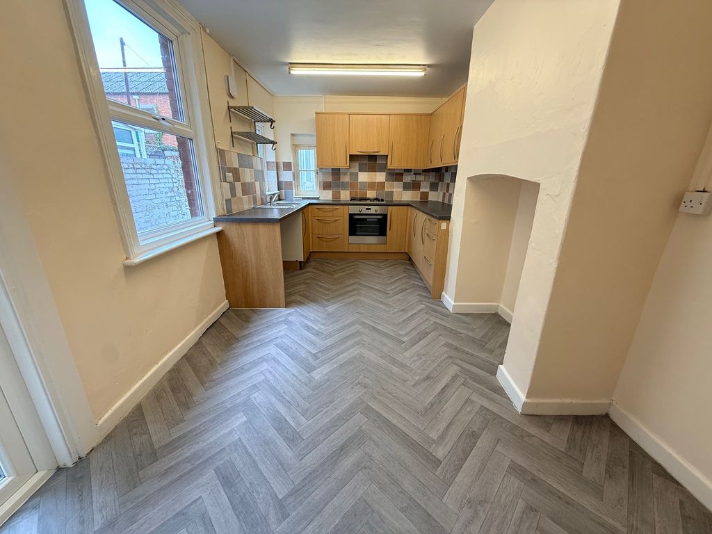 Property photo 2 of 11 Kitchen Longer