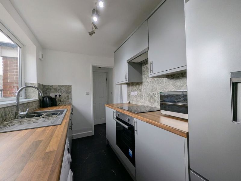 Property photo 1 of 11 Photo 8