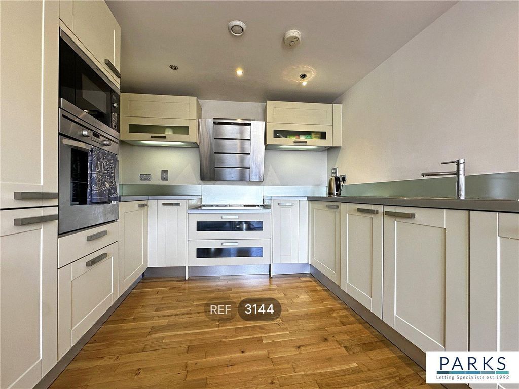 Property photo 1 of 7 Kitchen