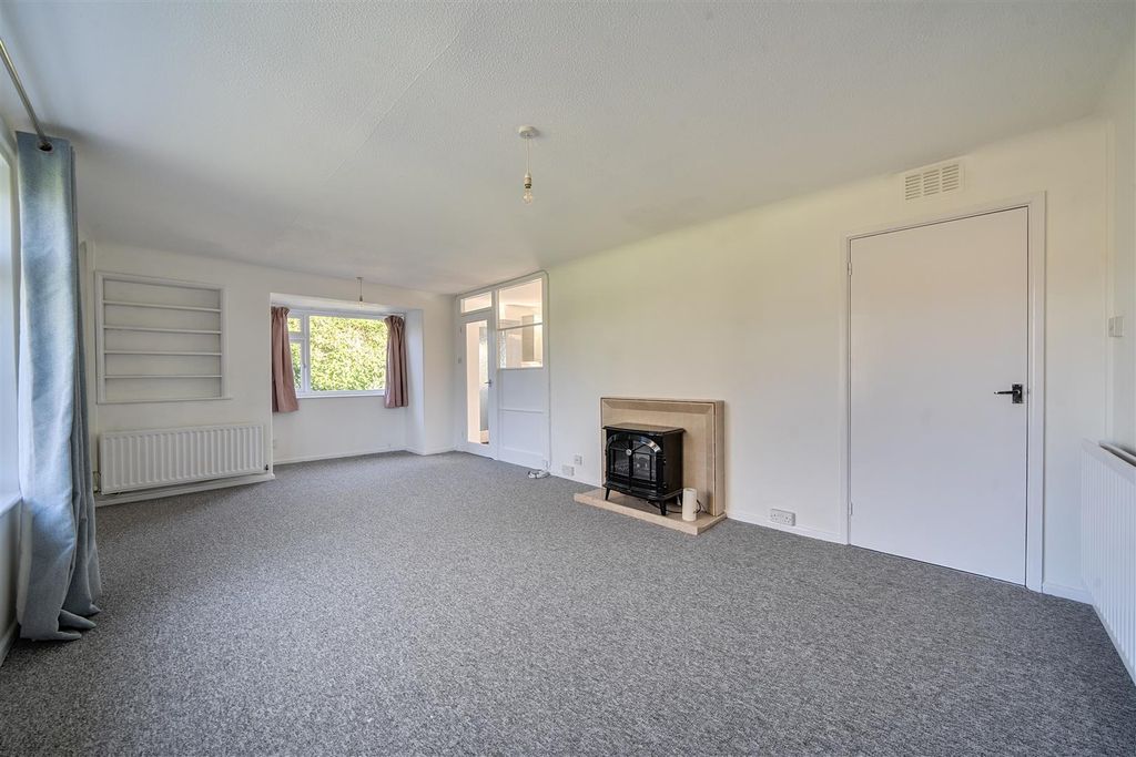 Property photo 3 of 15 Sitting Room