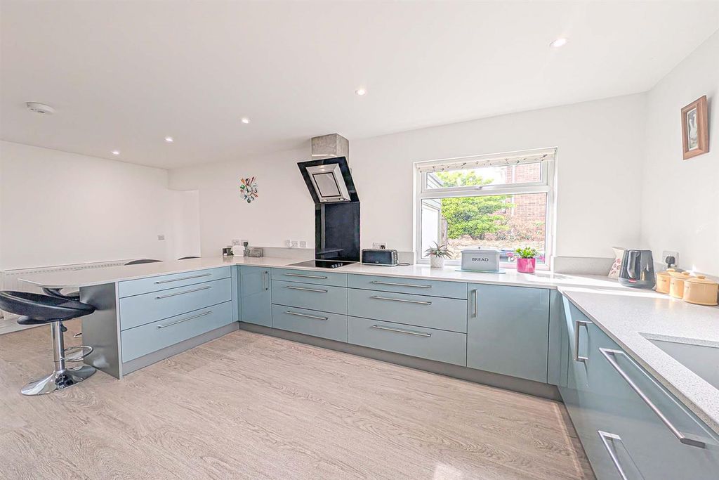 Property photo 2 of 16 Kit 2.Jpg