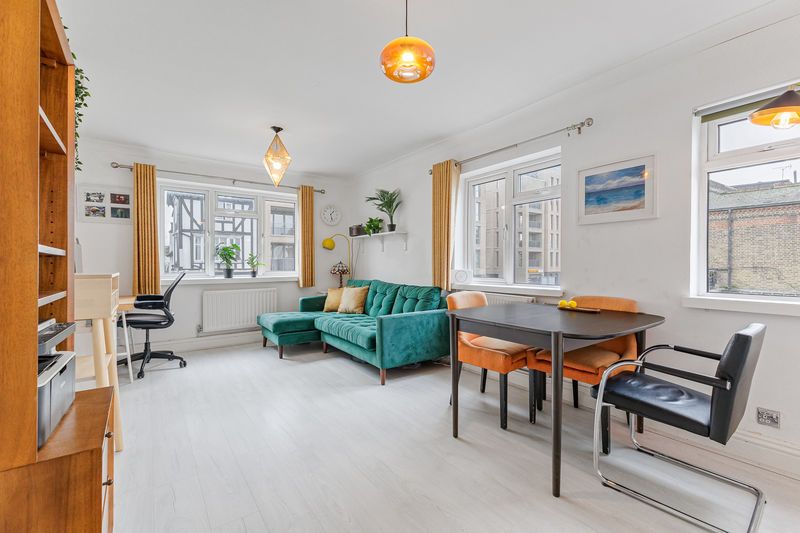 Property photo 3 of 13 Lounge