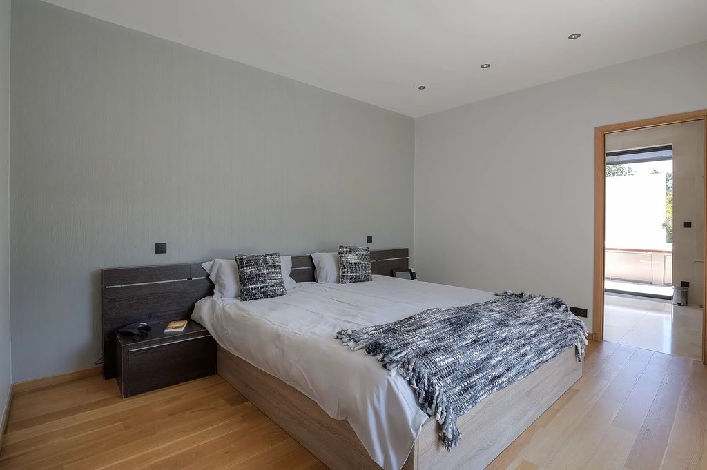 Property photo 1 of 47