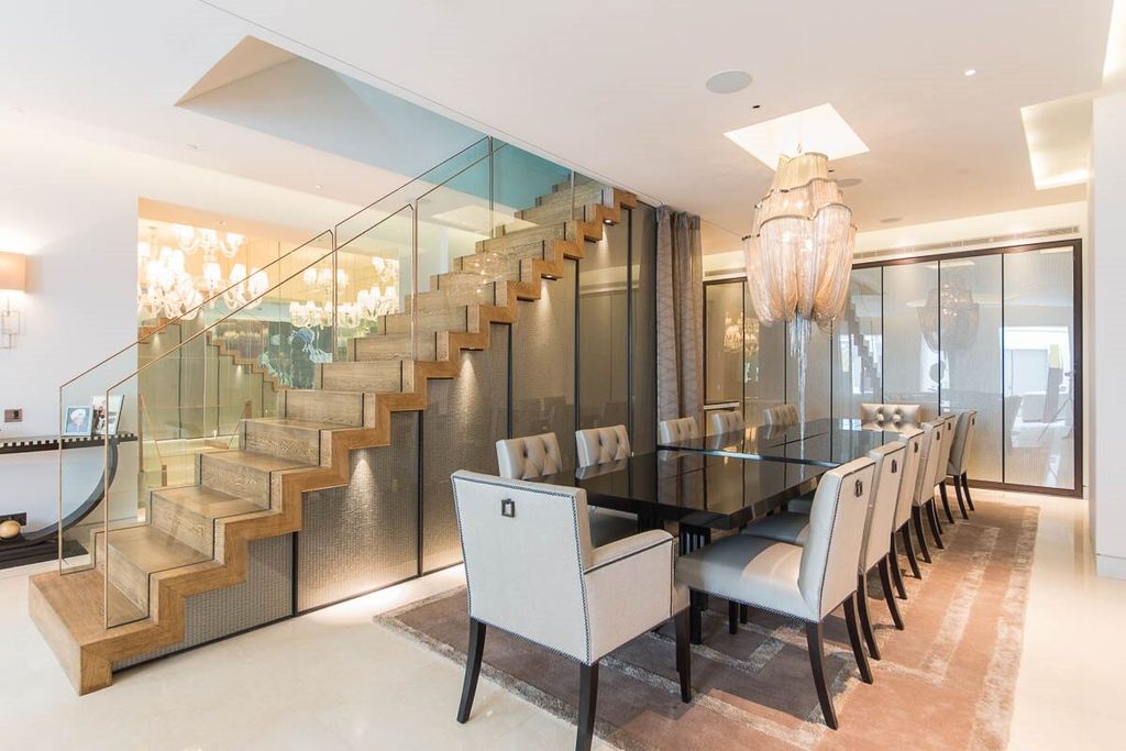 Property photo 3 of 11 Dining Area