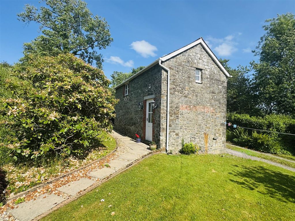 Property photo 2 of 54 The Cottage