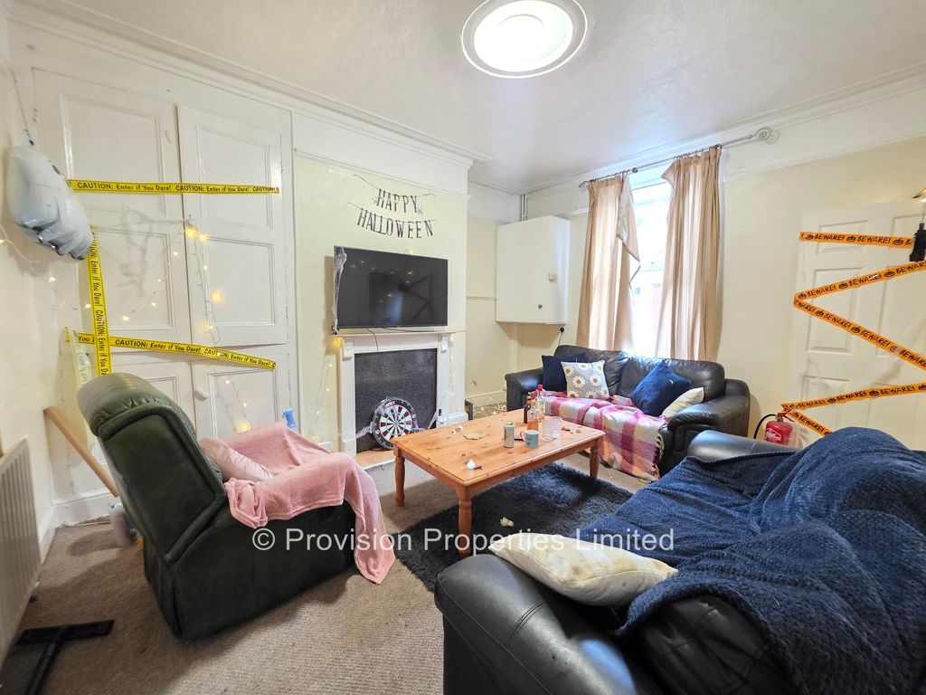 Property photo 3 of 6 Photo