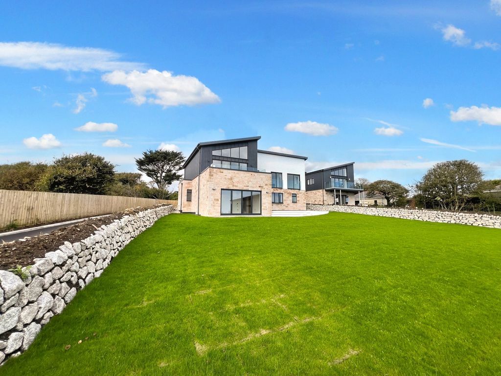 Property photo 1 of 10 Picture No. 30
