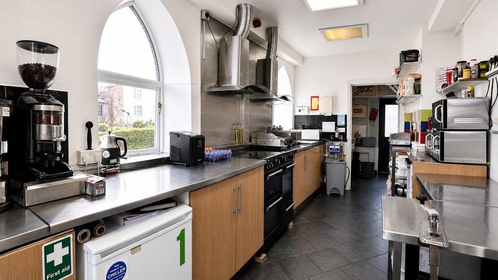 Property photo 2 of 12 Munch 22.Png
