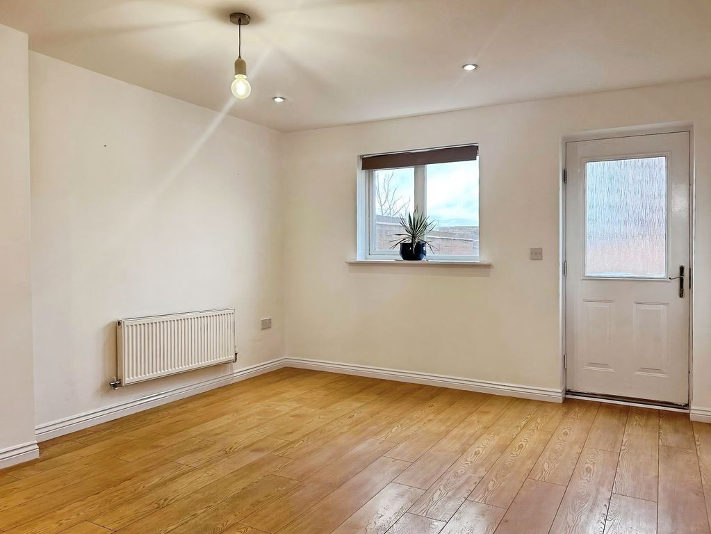 Property photo 3 of 16 Dining Room