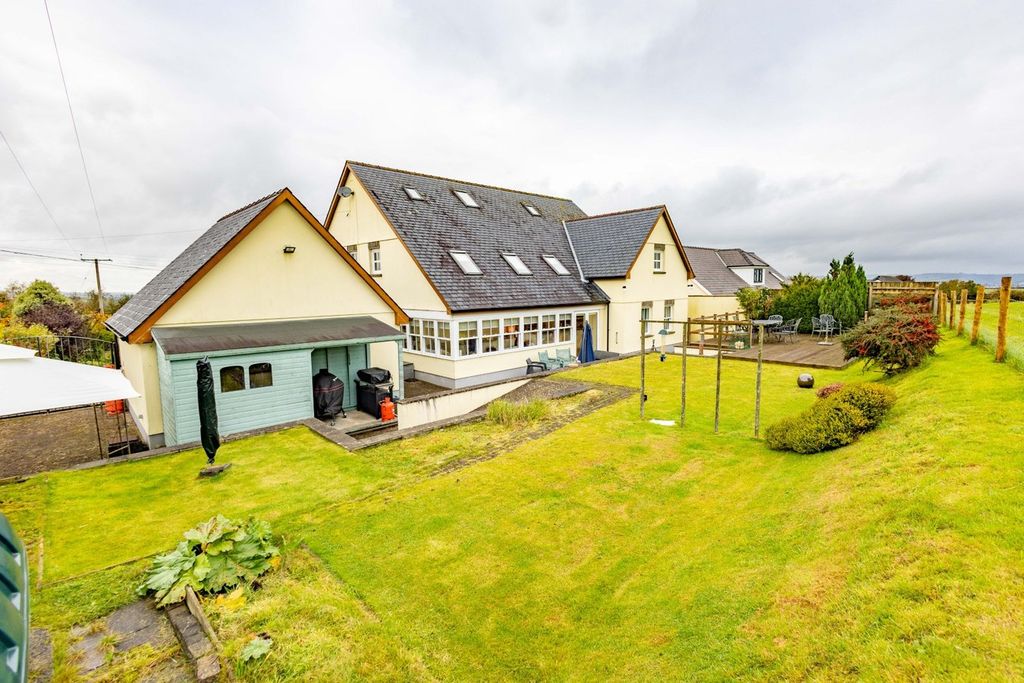 Property photo 3 of 79