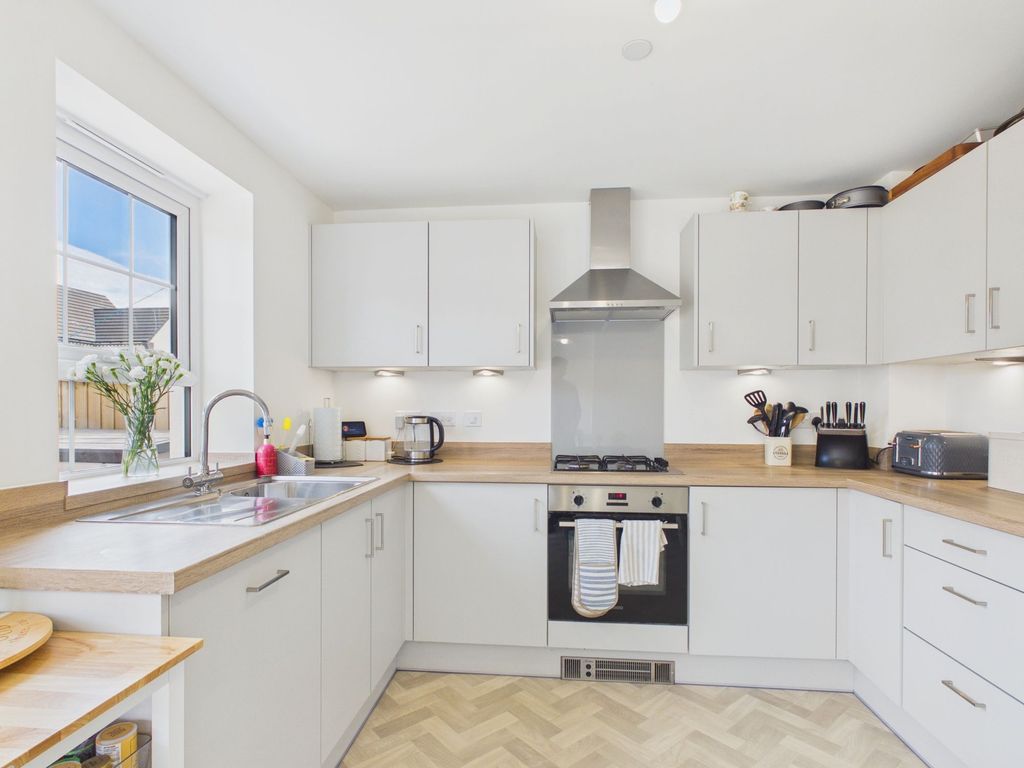 Property photo 2 of 32