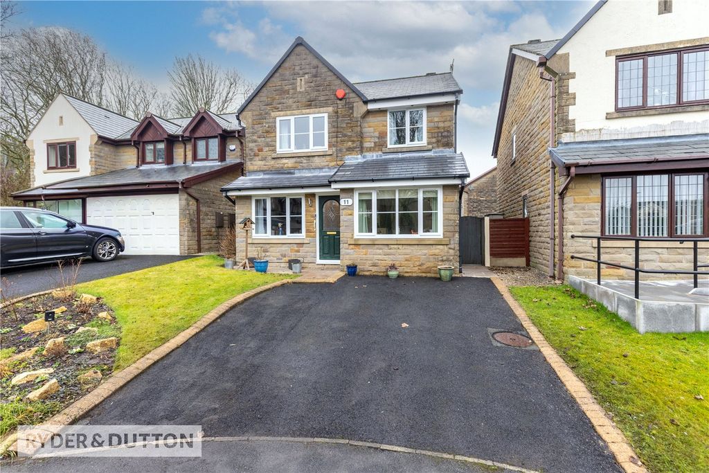 Property photo 1 of 18 Detached Family Home