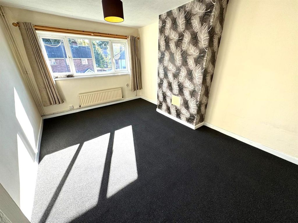 Property photo 2 of 11 Sitting Room Pic 1