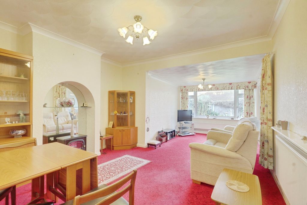 Property photo 2 of 20