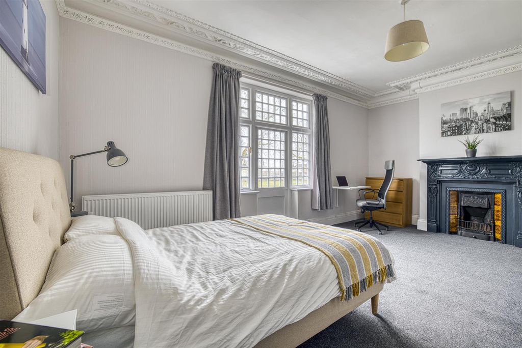 Property photo 1 of 10 Room 4