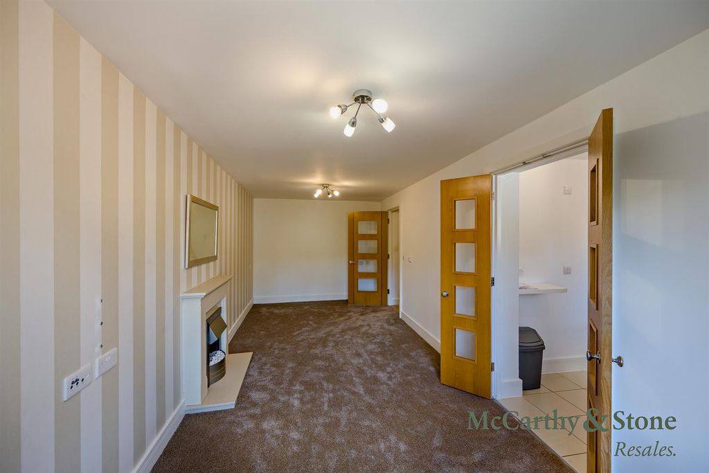 Property photo 2 of 10 8703627-Interior12-800.Jpg