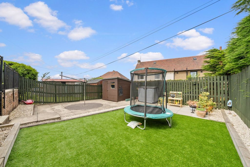 Property photo 3 of 28
