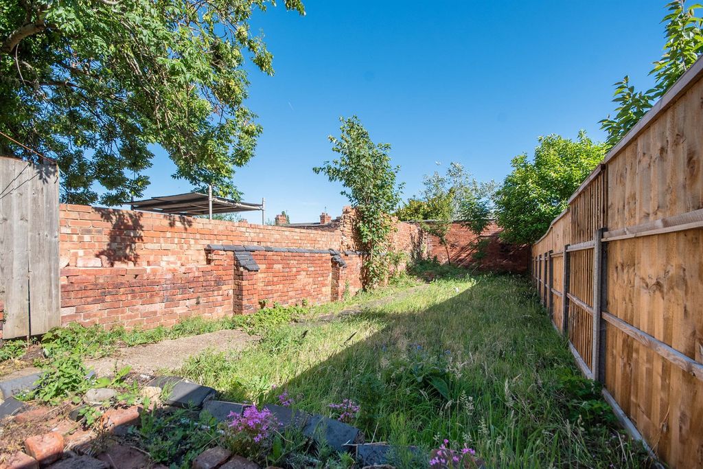 Property photo 2 of 8