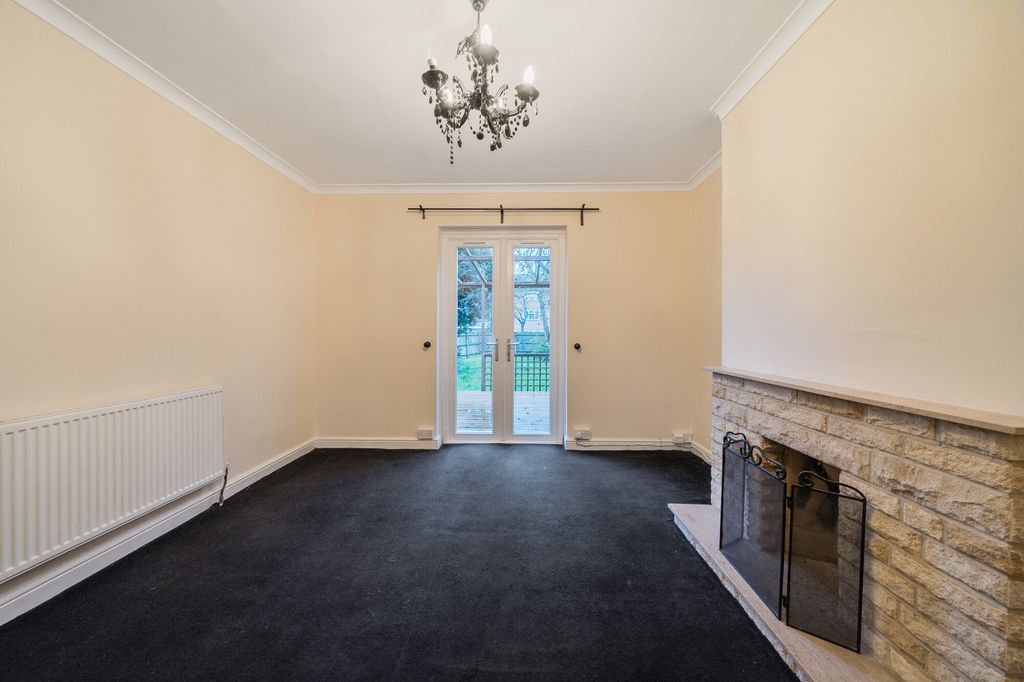 Property photo 3 of 25