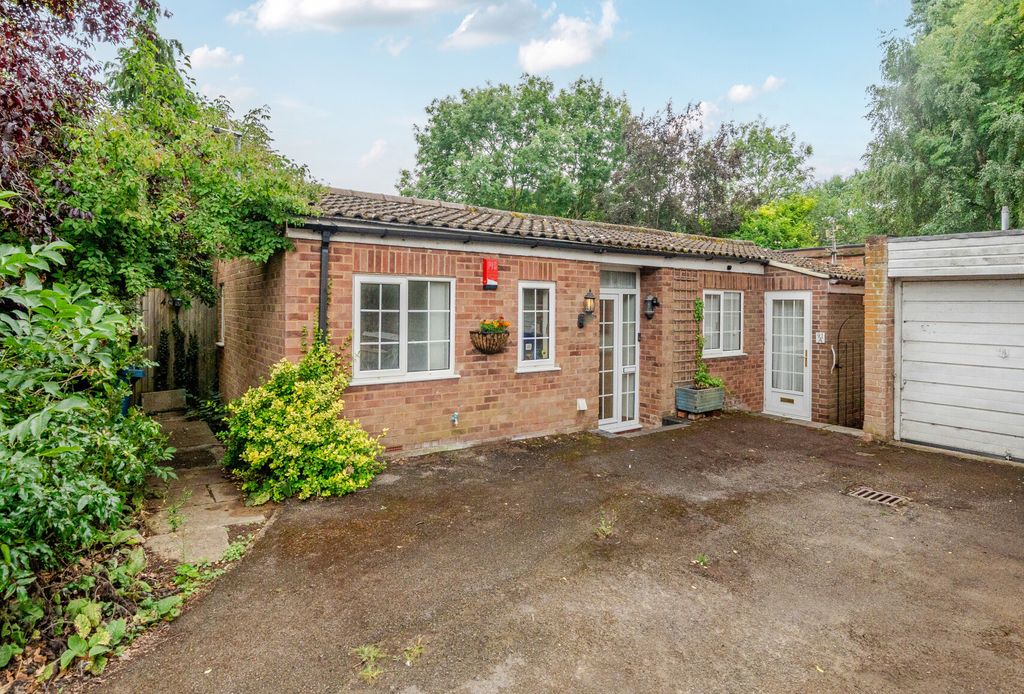 Property photo 1 of 16 1328137-20-688201...
