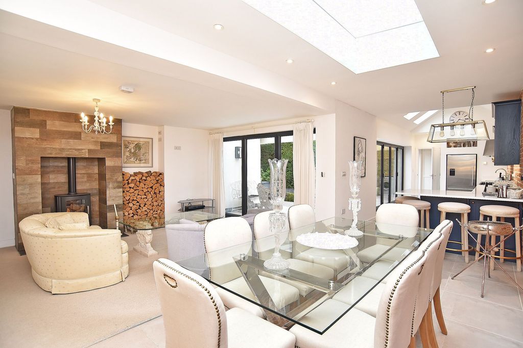 Property photo 2 of 19