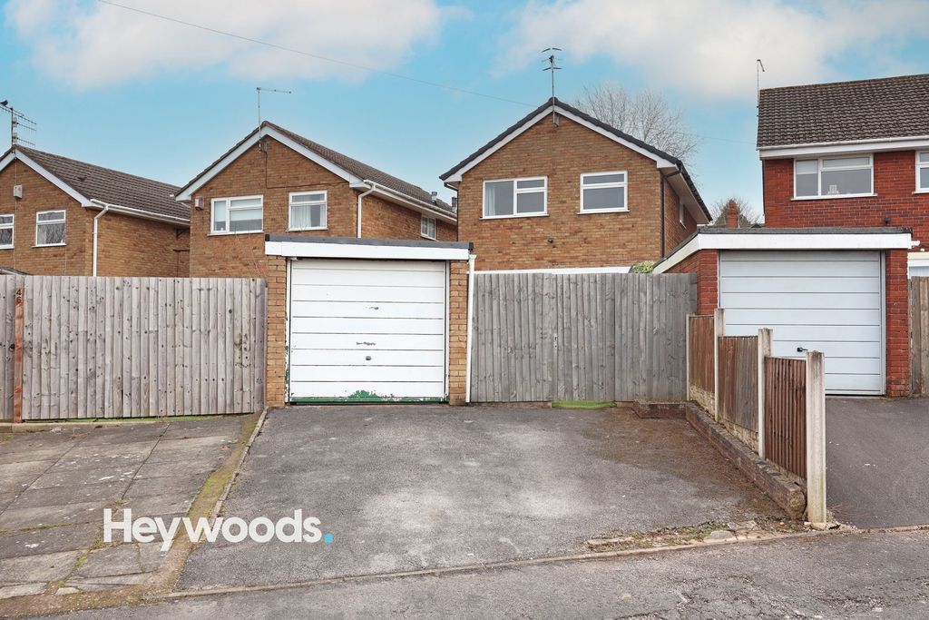 Property photo 2 of 32