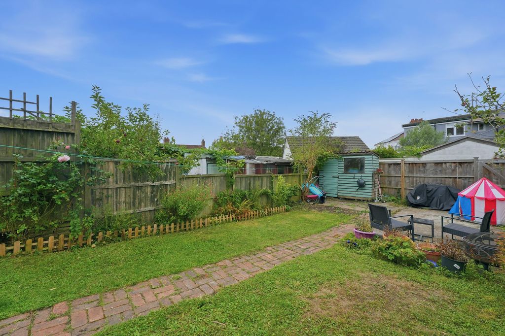 Property photo 2 of 27
