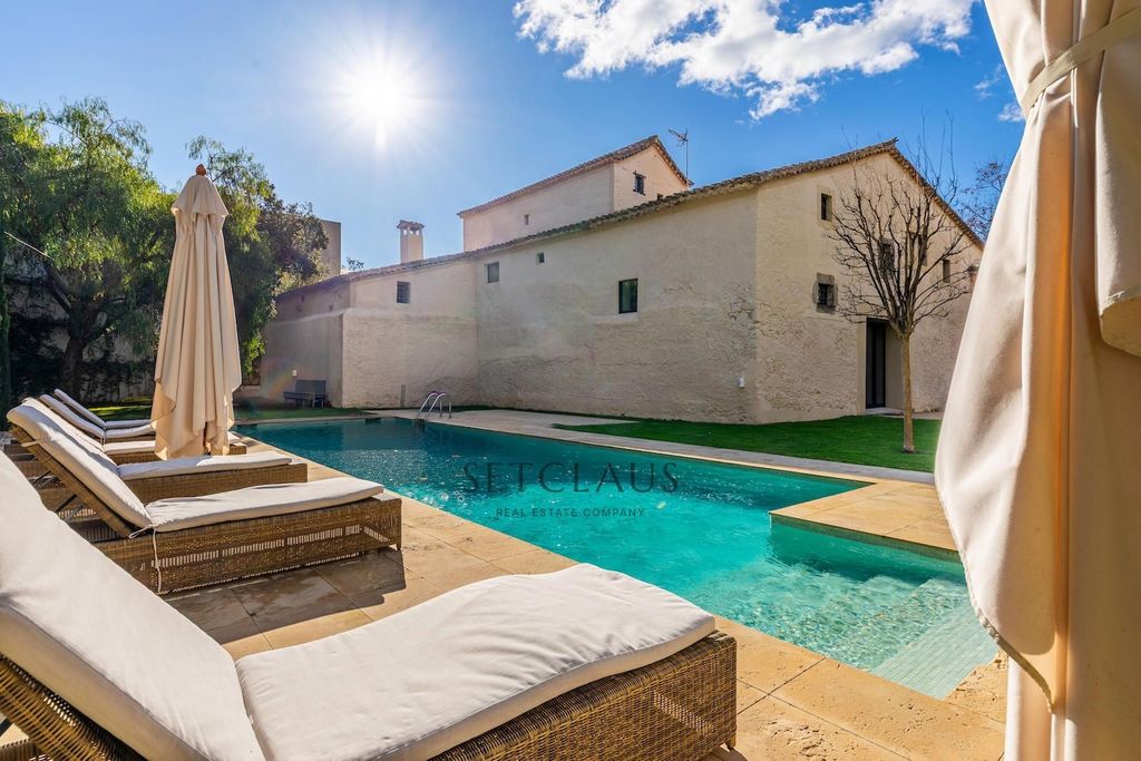 Property photo 2 of 50