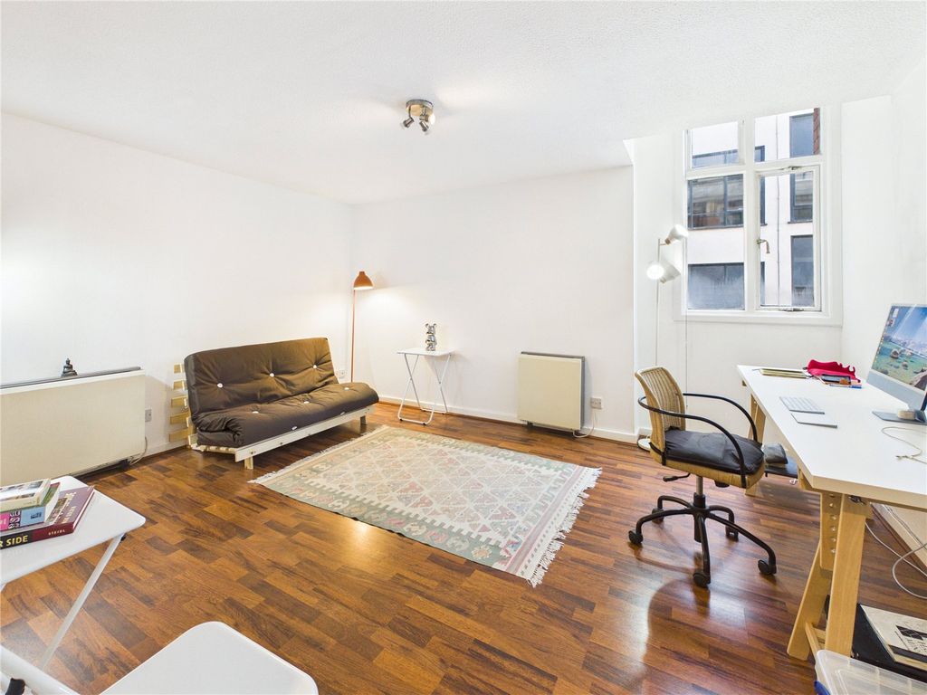 Property photo 2 of 10 Picture No. 17