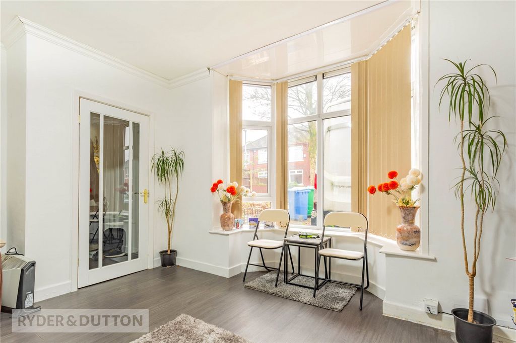 Property photo 3 of 13 Lounge