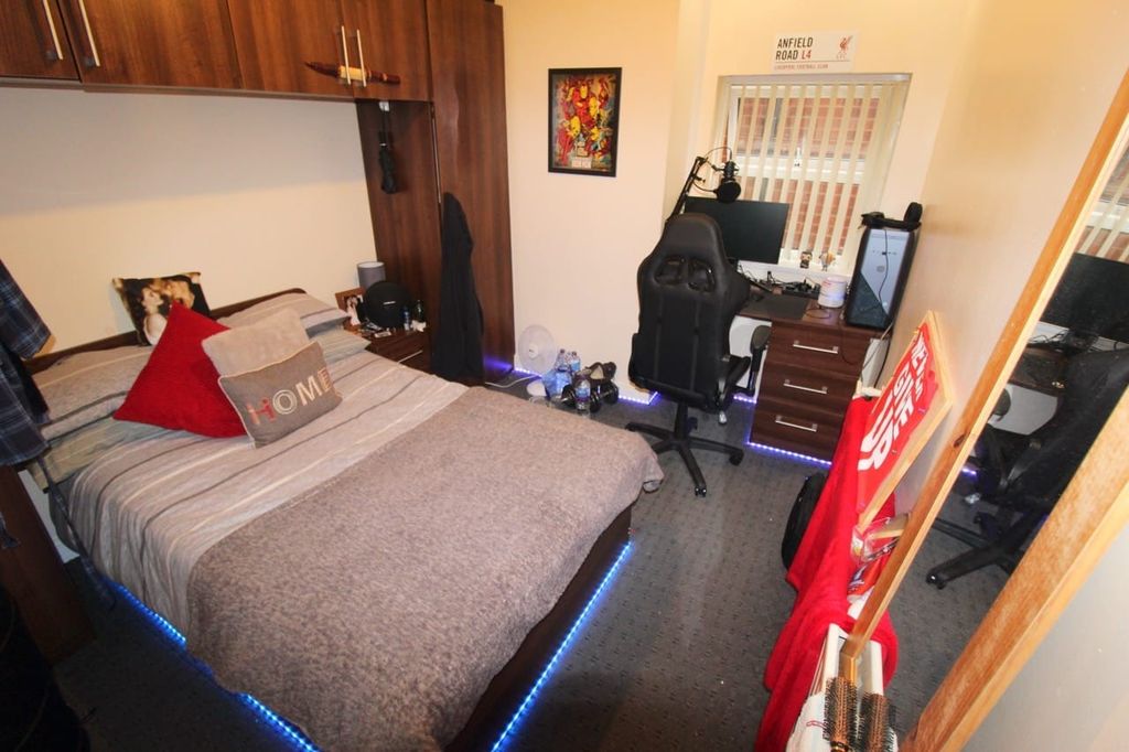 Property photo 3 of 5 A Cozy Bedroom Featuring A Comfortable Double Bed,...