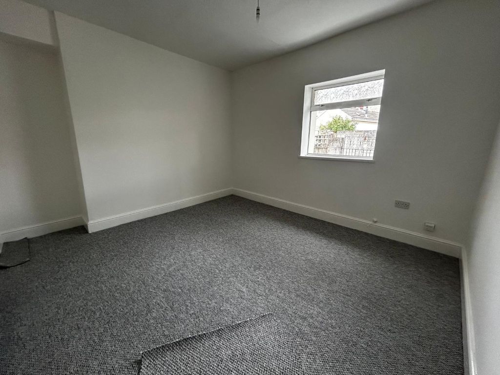 Property photo 3 of 8 Dining Room