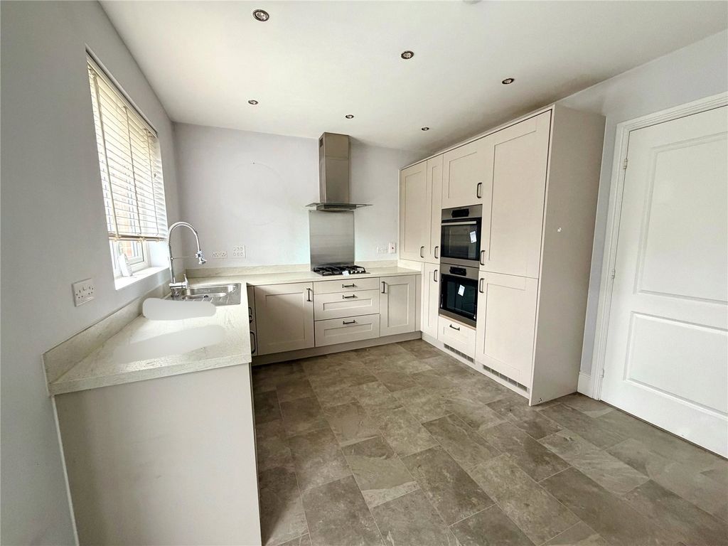 Property photo 3 of 11 Picture No. 23