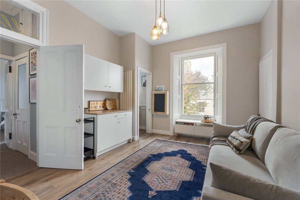 Property photo 2 of 26 Viewforth Gardens 23